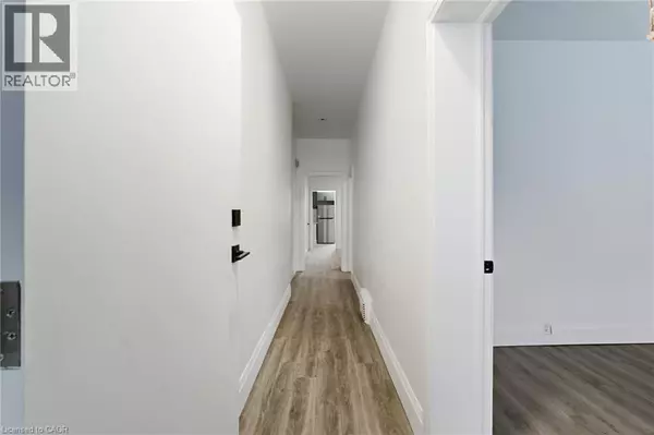 Hamilton, ON L8L5G1,202 VICTORIA AVE North #Main