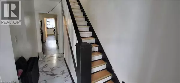 Toronto, ON M6M2H6,4 NICKLE Street