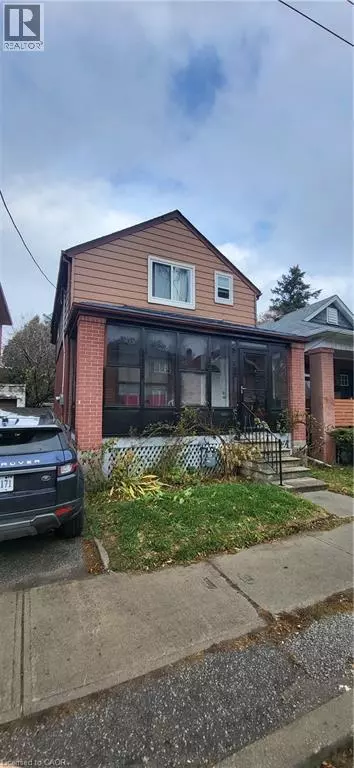 4 NICKLE Street, Toronto, ON M6M2H6