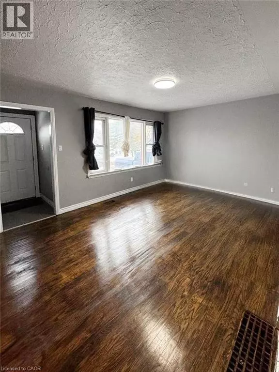 London, ON N5V1Y5,1588 HANSULD Street