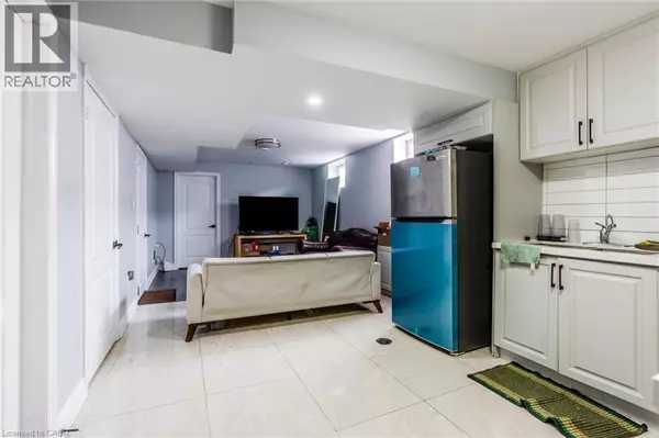 Kitchener, ON N2P2X5,643 DOON SOUTH DR #LOWER