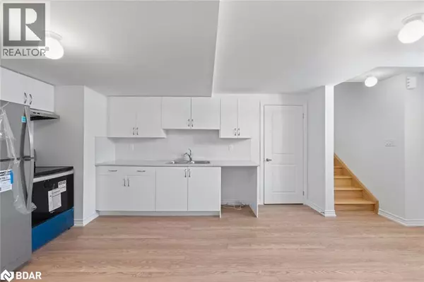 Barrie, ON L9J0L3,100 NOTTINGHAM RD #Lower