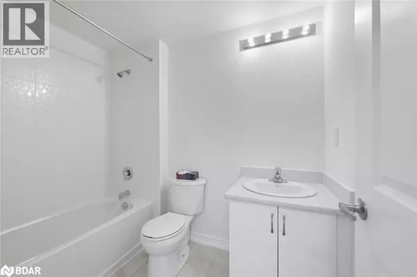 Barrie, ON L9J0L3,100 NOTTINGHAM RD #Lower