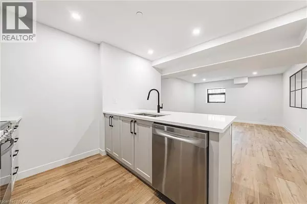 Hamilton, ON L9C2B1,555 SANATORIUM RD #105