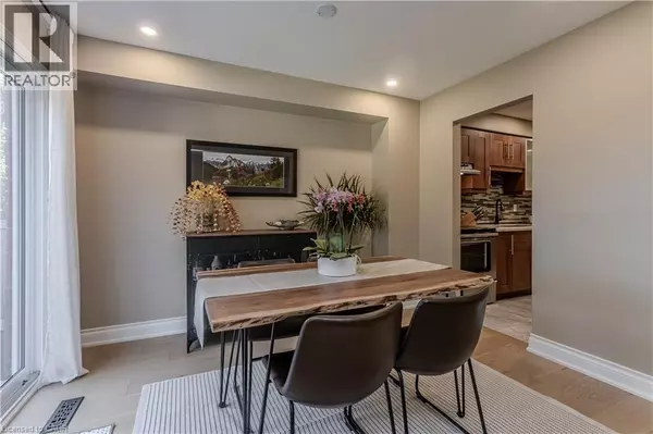 Burlington, ON L7P4W6,1415 HAZELTON BLVD #23