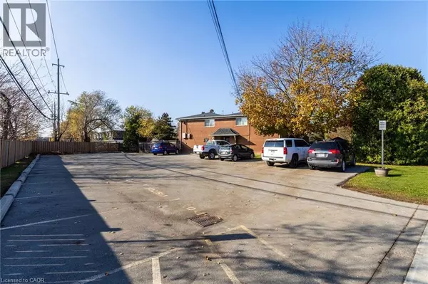 Burlington, ON L7P2A3,2069 MEADOWBROOK RD #4