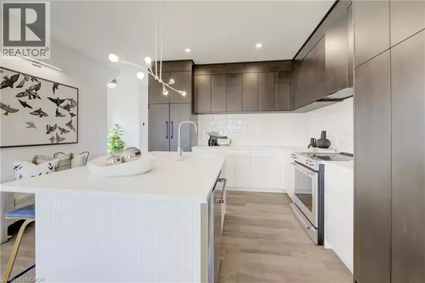 Cambridge, ON N1T0H9,15 ASHFORD Street