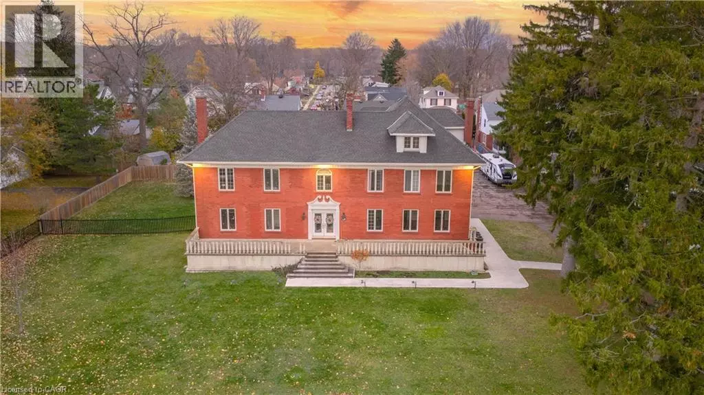 Dunnville, ON N1A1T4,417 BROAD Street W