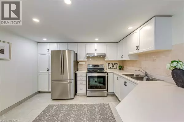 Burlington, ON L7L5V7,5080 PINEDALE AVE #902