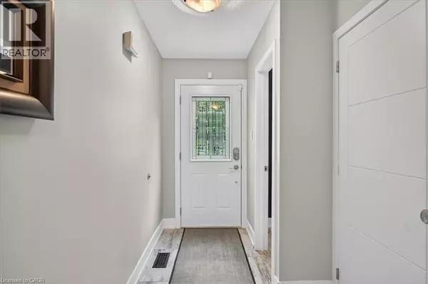 Burlington, ON L7L5E3,4198 LONGMOOR DR #2