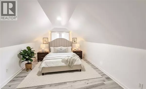 Hamilton, ON L8H5H1,69 FAIRFIELD Avenue