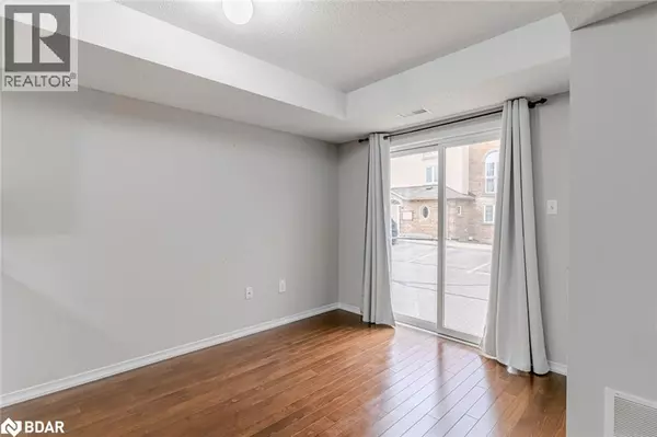 Barrie, ON L4M0E7,15 CHELTENHAM RD #1