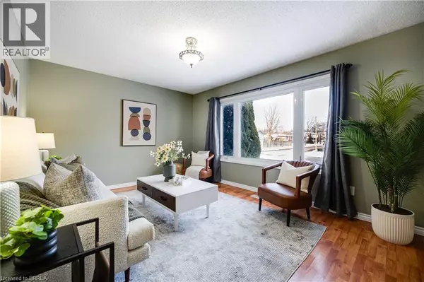 Brantford, ON N3V1A6,61 WOODLAWN Avenue