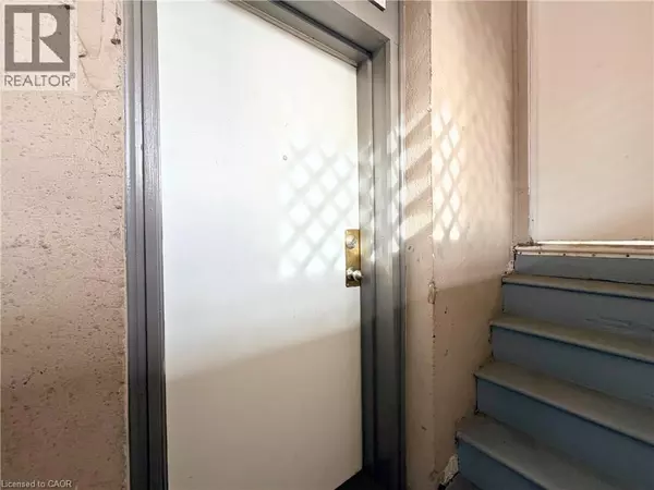 Hamilton, ON L8P3E6,117 PARK ST South #6