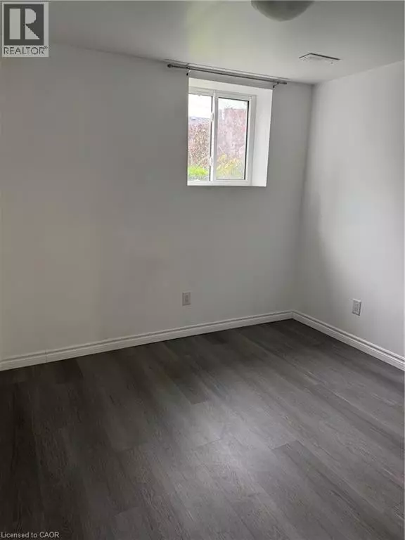 Hamilton, ON L8L5E6,107 VICTORIA AVE North #2