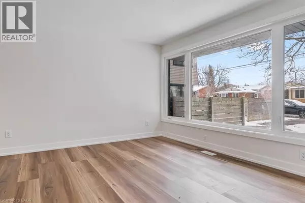 Hamilton, ON L8K5H1,270 MONTMORENCY DR #513