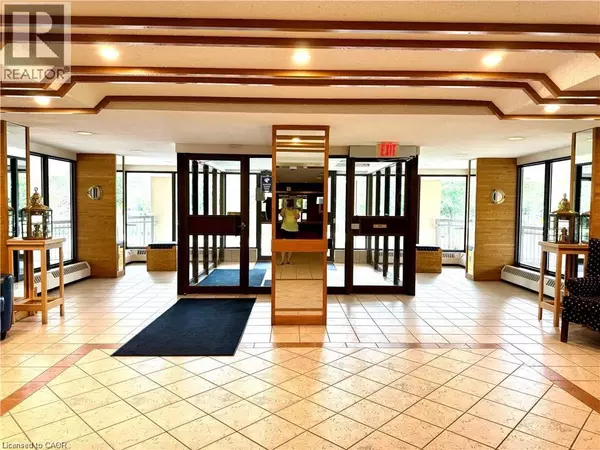 Burlington, ON L7L5L2,5250 LAKESHORE RD #1708