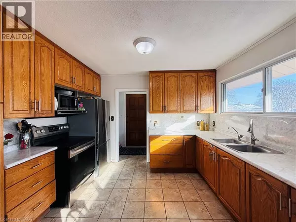 Hamilton, ON L8V2G7,22 GILDEA Street