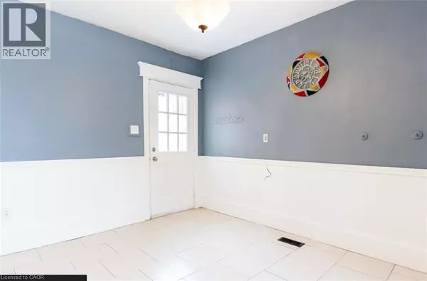 Brantford, ON N3S2H1,219 ERIE Avenue