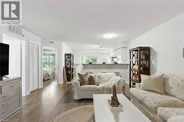 Oakville, ON L6M4N3,1490 BISHOPS Gate #305