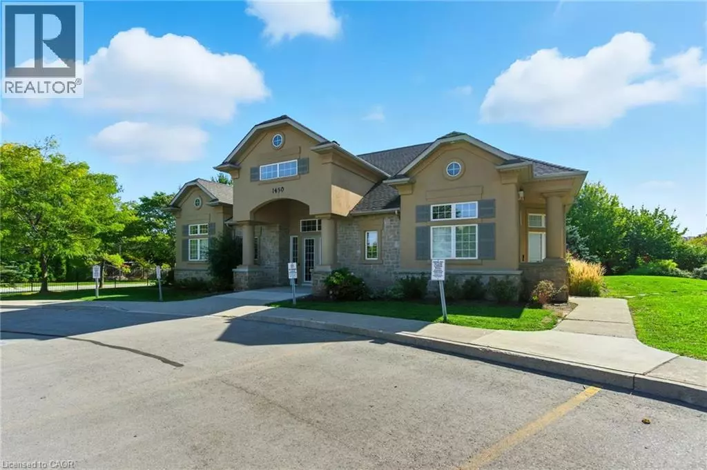 Oakville, ON L6M4N3,1490 BISHOPS Gate #305