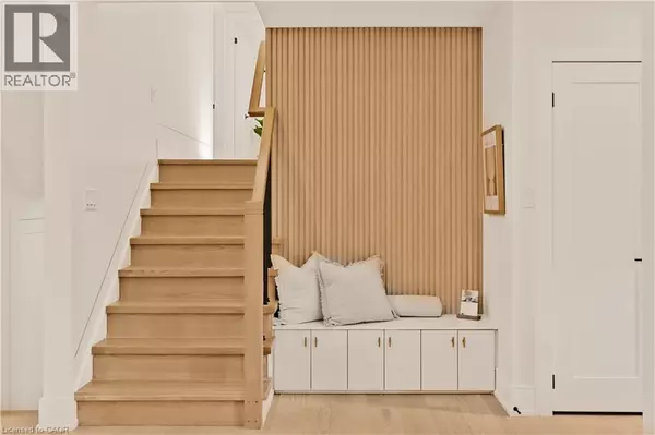 Burlington, ON L7L2C9,257 STRATHCONA Drive