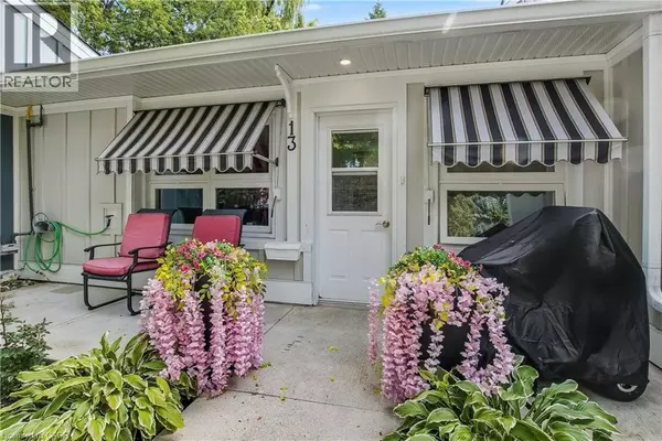 13 SISTER VARGA Terrace, Hamilton, ON L9B1T8