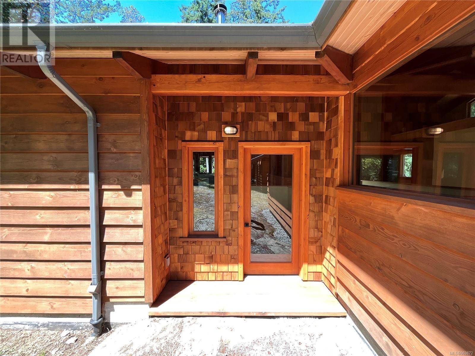 Decourcy Island, BC V0R1X7,530 Flewett Dr