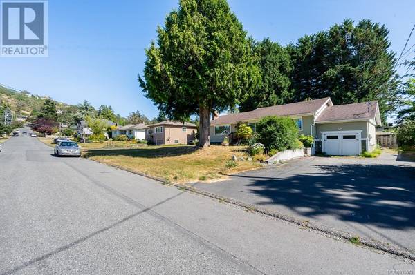 1679 Cedar Ave, Saanich, BC V8P1X1