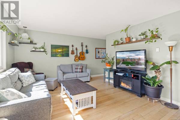 3981 Nelthorpe ST #16, Saanich, BC V8X3Z2