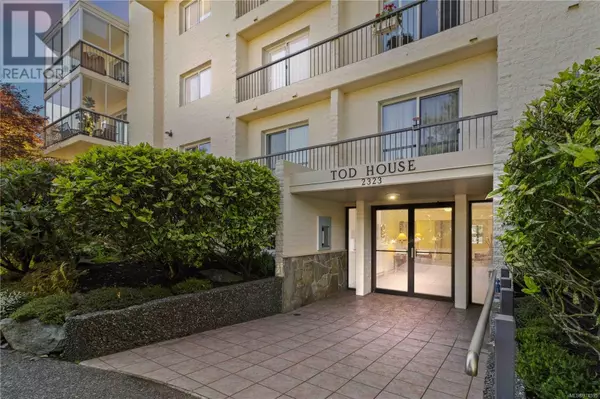 2323 Hamiota ST #301, Oak Bay, BC V8R2N1