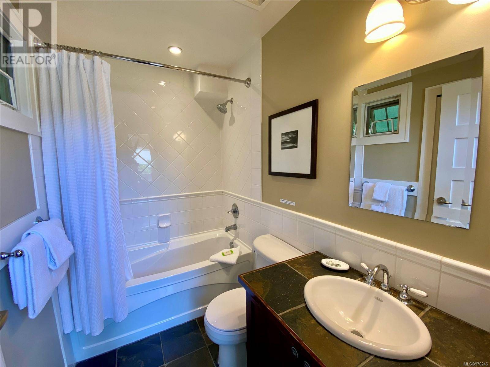 Pender Island, BC V0N2M1,2315 Mackinnon RD #22a