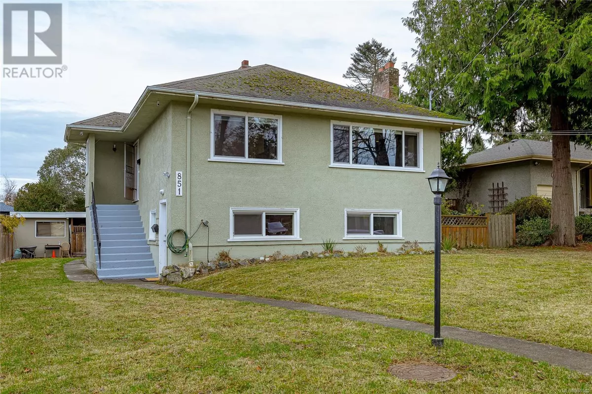 Victoria, BC V8S4C3,851 Maddison St