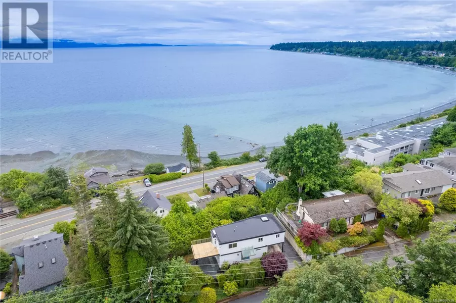 595 Crescent Rd W, Qualicum Beach, BC V9K1H7