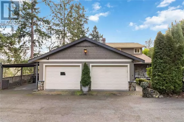 891 Royal Oak Dr, Saanich, BC V8X5H5