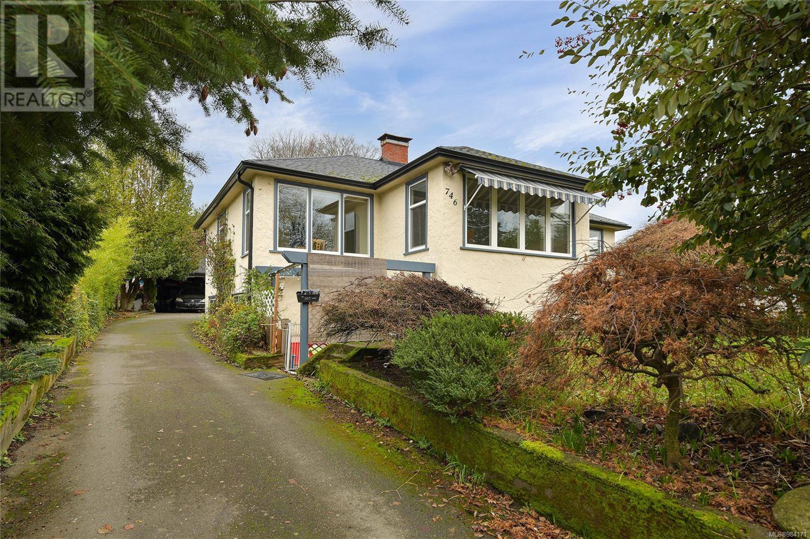 746 Gorge Rd W, Saanich, BC V9A1N6