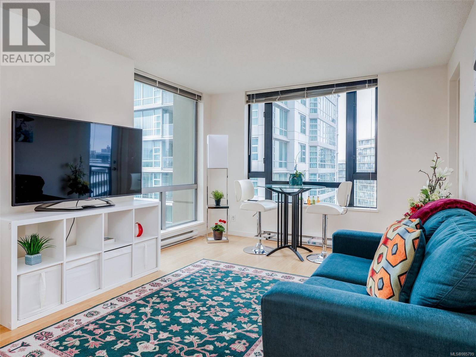 Victoria, BC V8W3Z5,751 Fairfield RD #1010