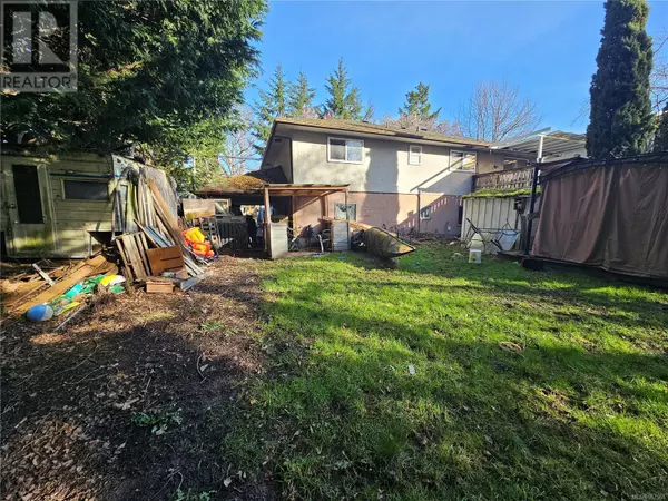 Saanich, BC V8Z1Z6,647 Ralph St