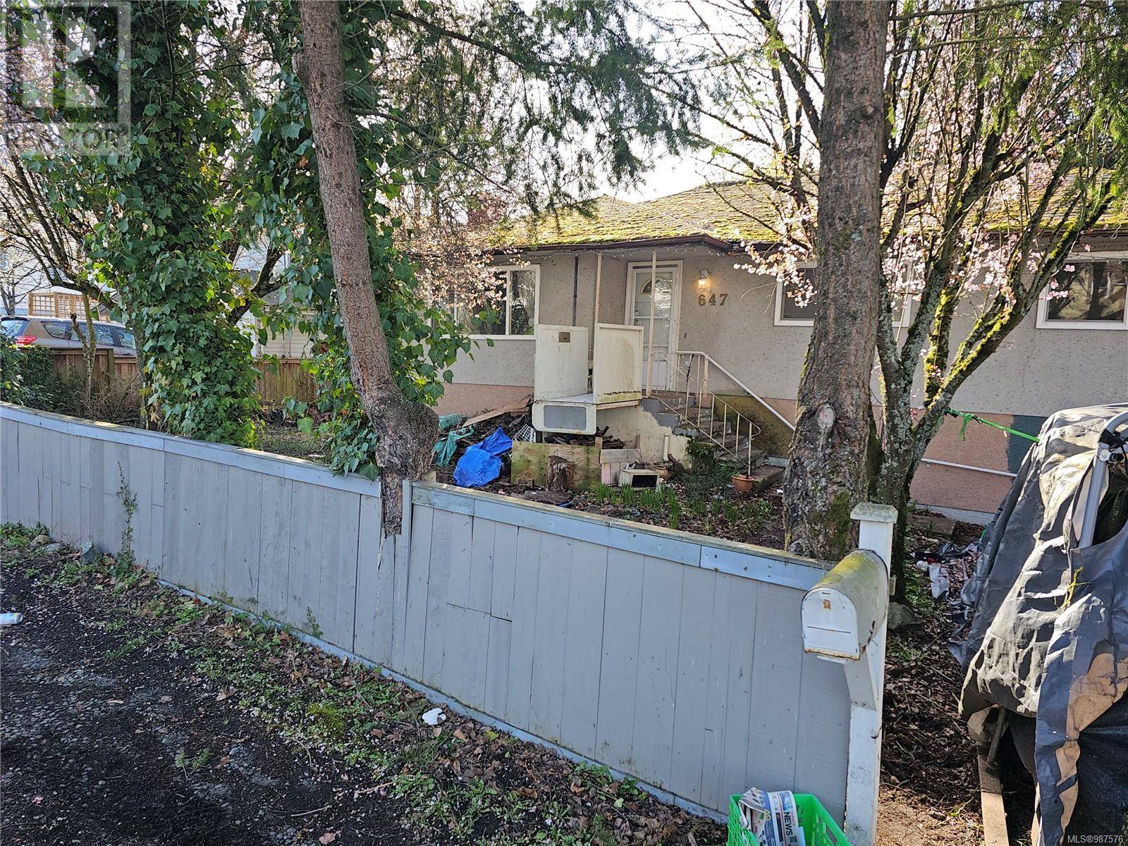 647 Ralph St, Saanich, BC V8Z1Z6