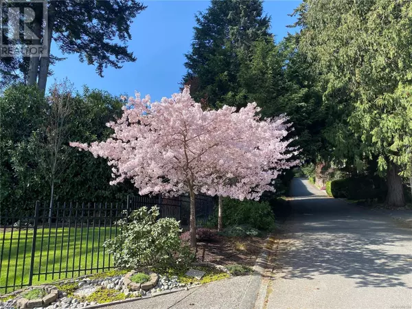 Saanich, BC V8N1V3,2220 Arbutus Rd