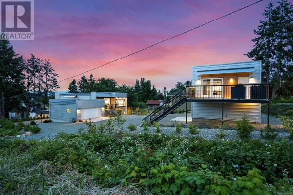 3855/3857 Warren Ave, Royston, BC V0R2V0