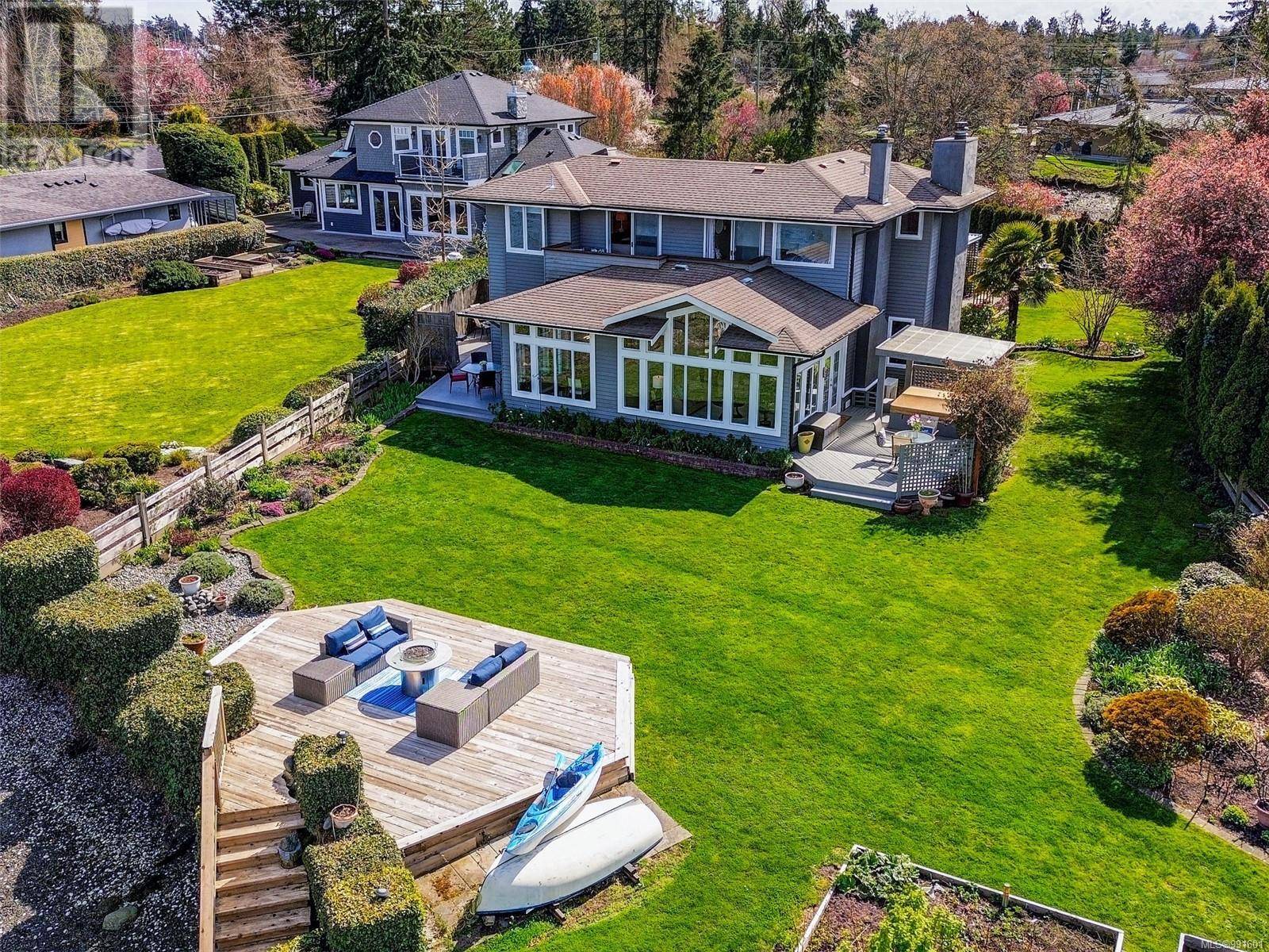 North Saanich, BC V8L3X9,10680 Blue Heron Rd