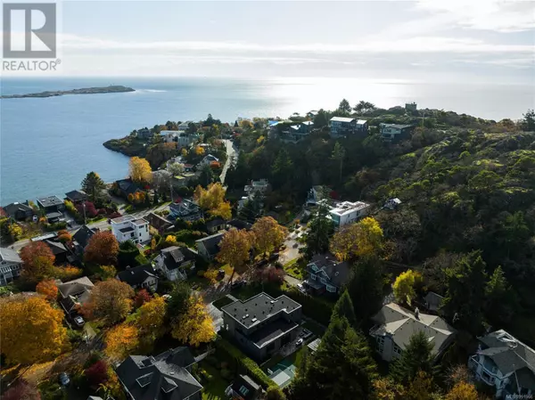 Oak Bay, BC V8S4L2,374 Sunset Ave