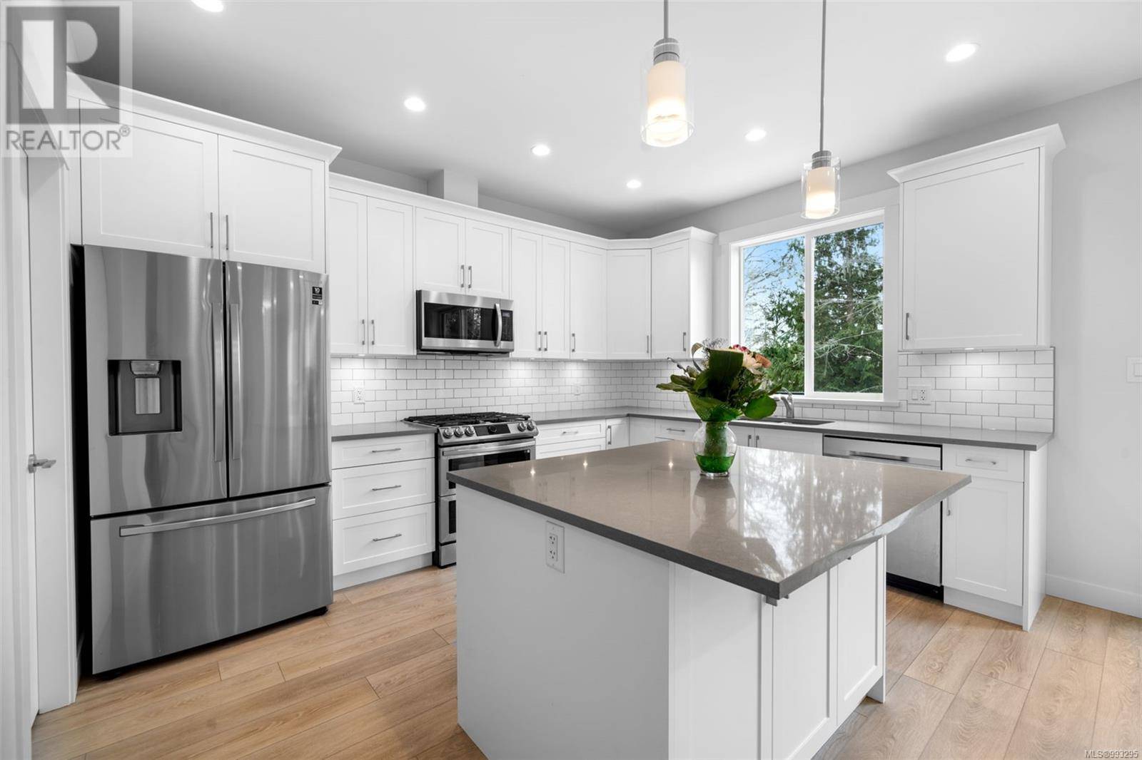 Sooke, BC V9Z1P6,6439 Hopkins Crt
