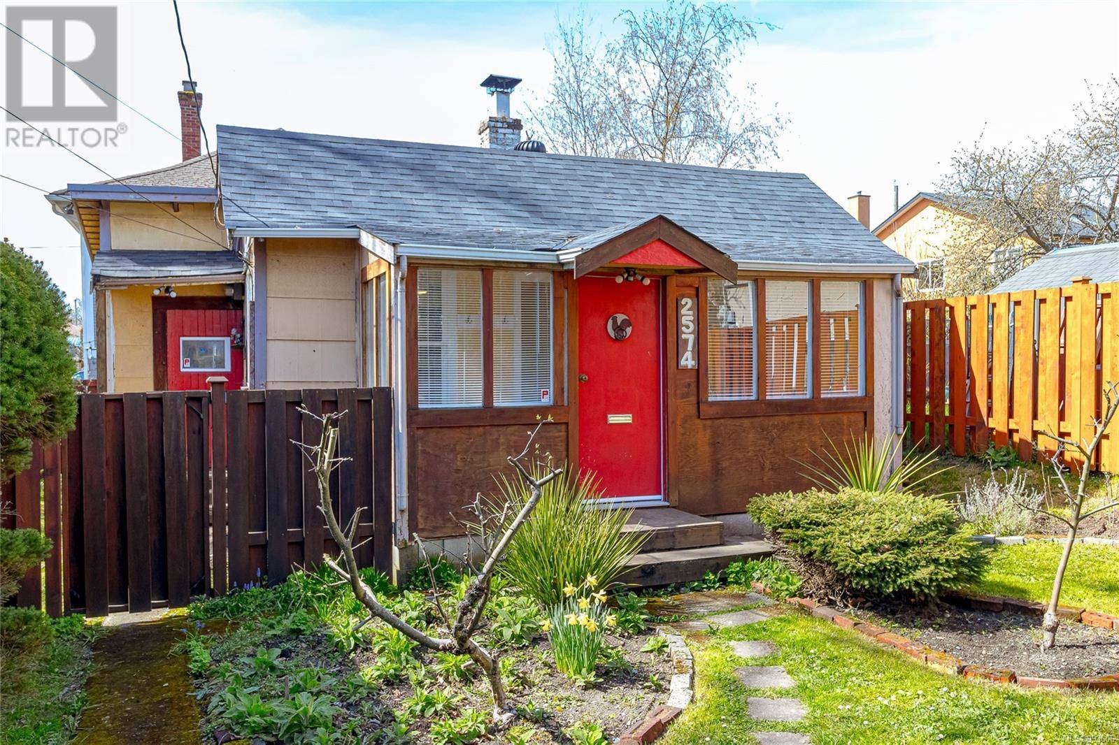 2574 Cook St, Victoria, BC V8T3R9