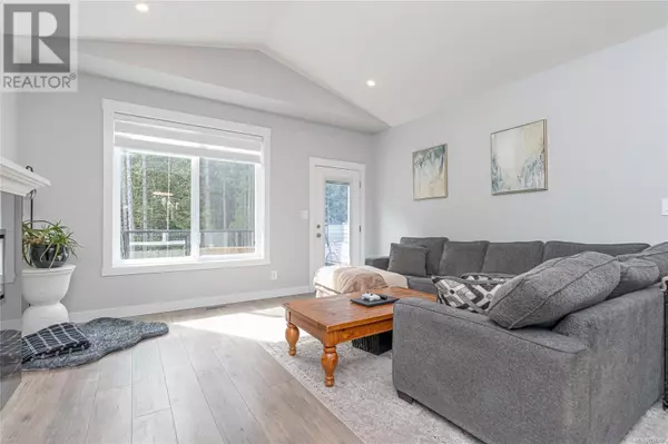 Nanaimo, BC V9R0L1,664 Eighth St
