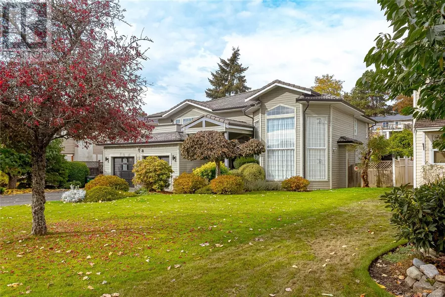 812 Dalewood Lane, Saanich, BC V8X5G6