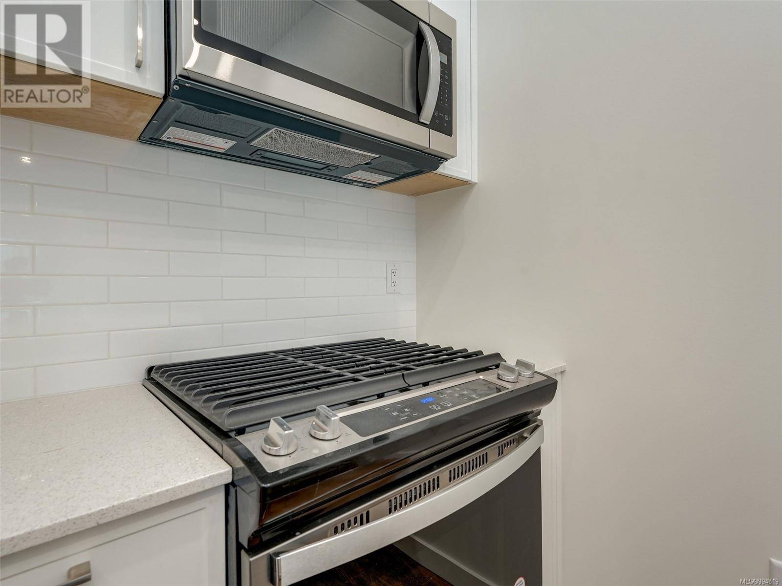 Langford, BC V9B7B9,654 Granderson RD #211