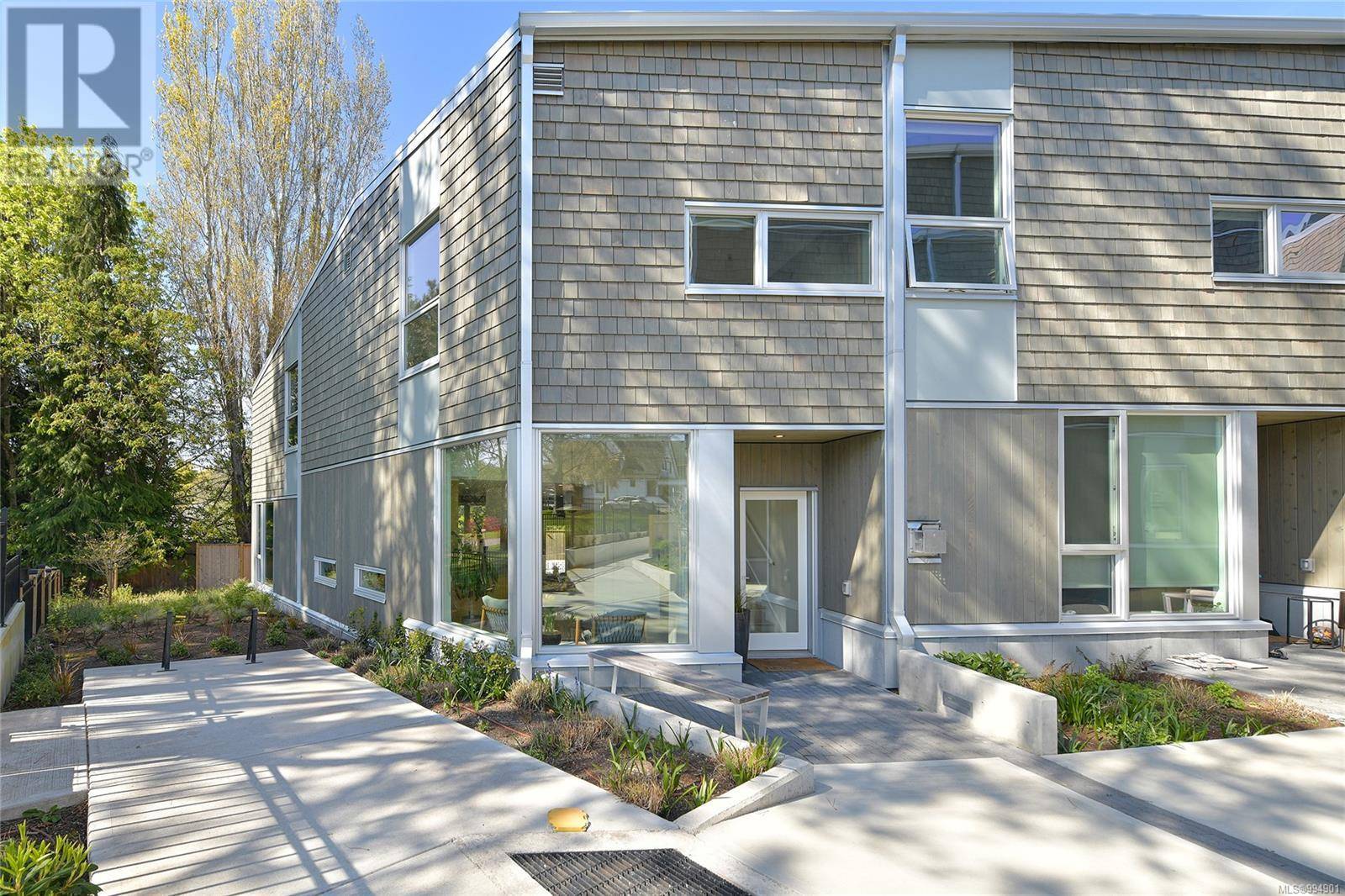 Victoria, BC V8S1G3,1720 Fairfield RD #116