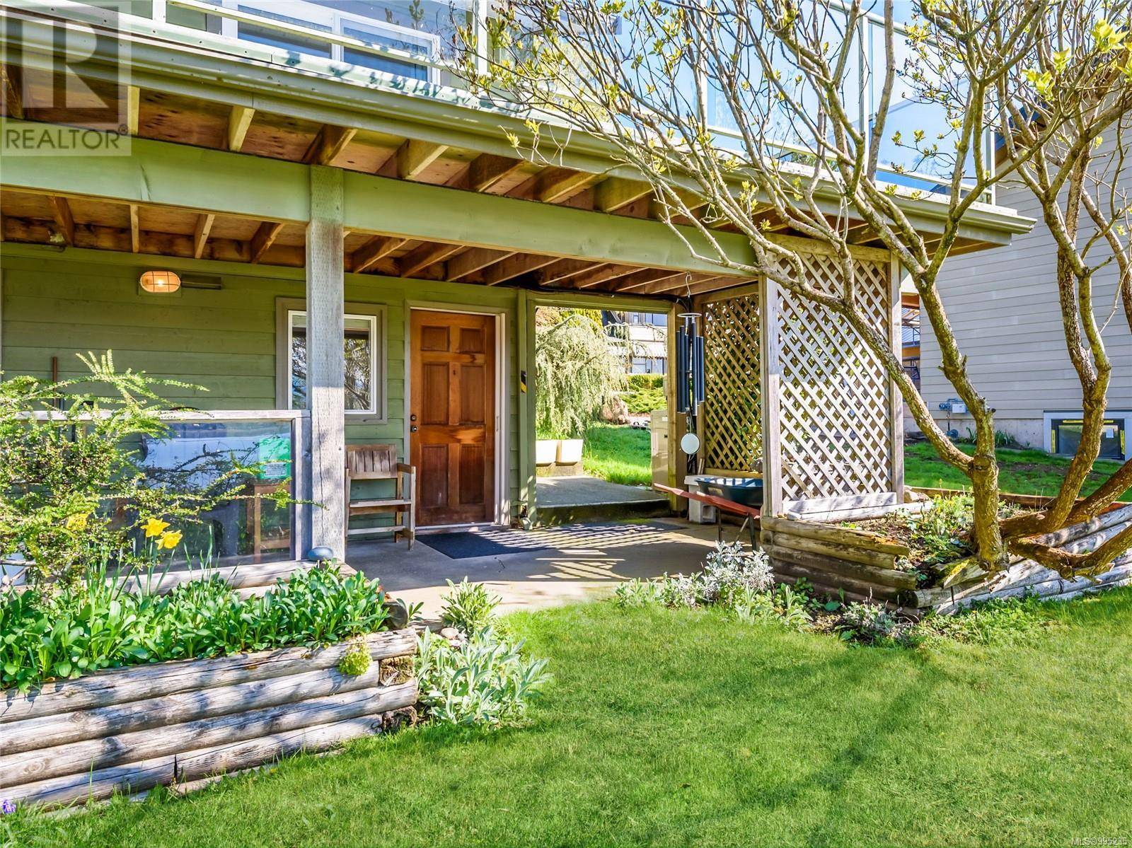 Comox, BC V9M1C6,145 Manor Pl